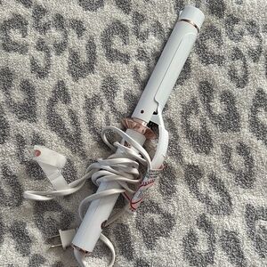 T3 White and Rose Gold Curling Wand 1.25 inch